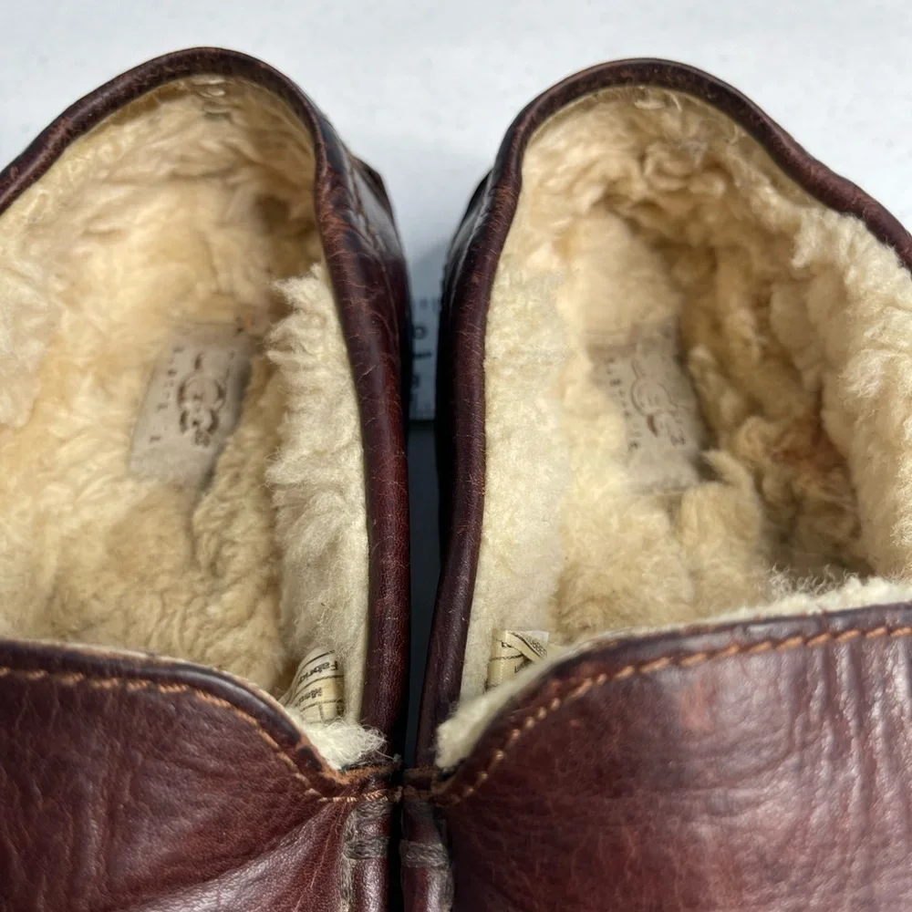 UGG men Ascot brown leather Sherpa loafer driving slipper size 11 rubber sole